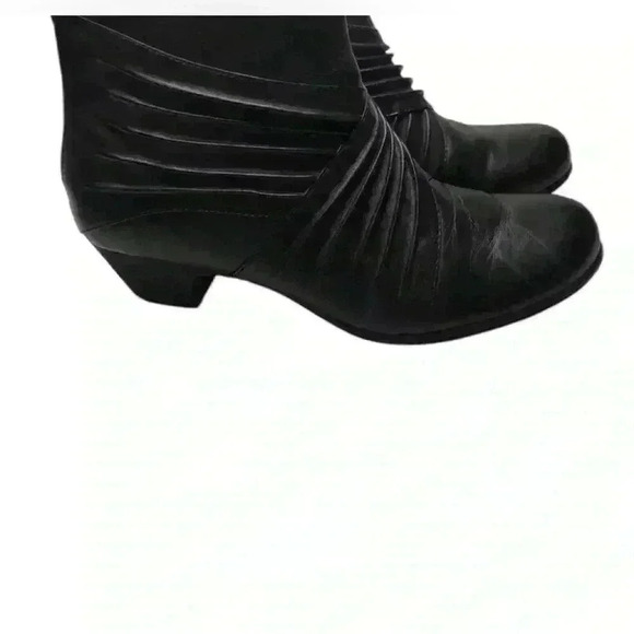 Rockport Womens Size 8M Black Leather Booties Rouched Look Zip Back - Picture 2 of 8